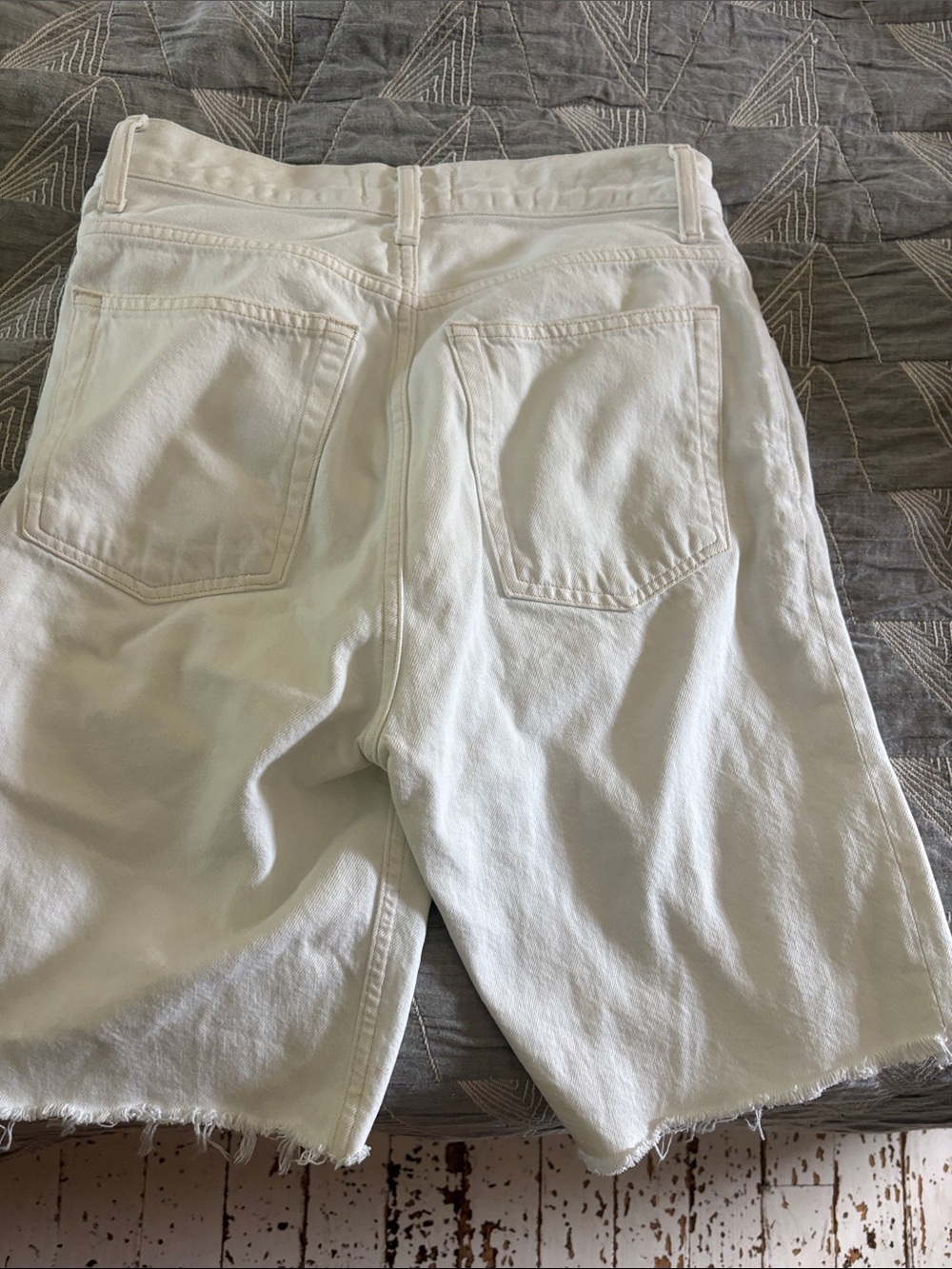 Agolde White High-Rise Cutoff Denim Shorts - Picture 2 of 5